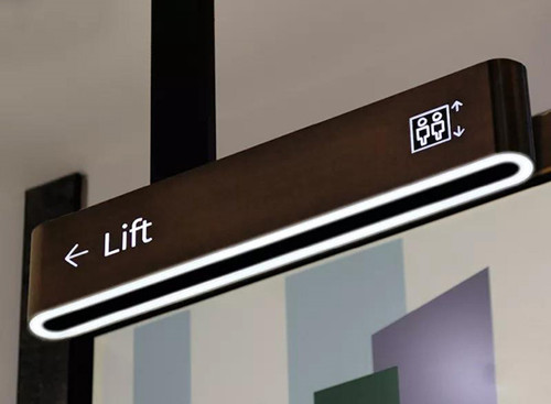 入口指引標識牌