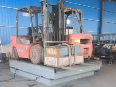 剪叉式升降平臺(tái)